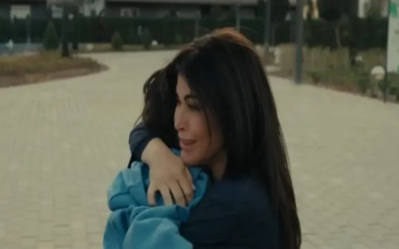 ابن جومانا مراد يفر من المنزل في الحلقة الرابعة من اللون الأزرق